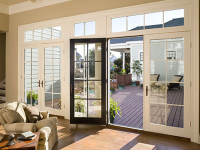 巧妙运用阳台玻璃门扩大小面积客厅空间感