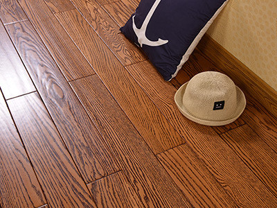 家里用橡木实木地板好吗？橡木地板有哪些优缺点？