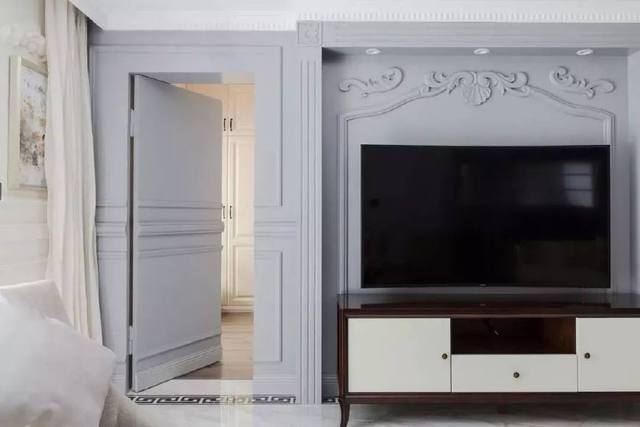 客厅电视背景墙有门应该怎么装修？客厅电视墙隐形门装修效果图
