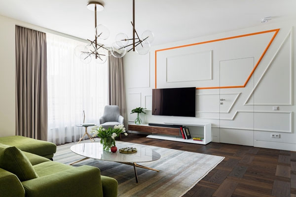 客厅电视背景墙之白色混入一点跳动的橙色，这使整个客厅很有亮点