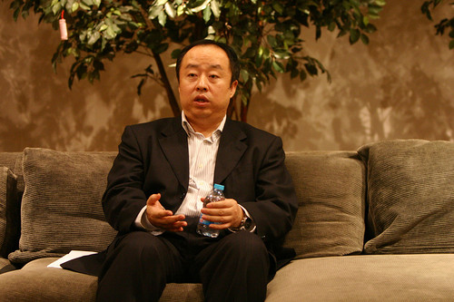 董事长陈辉在回答媒体提问