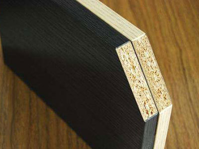 挑选木板材料时千万要注意这4种，甲醛含量超标易掉坑