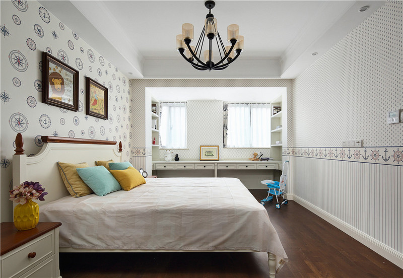 室内家居中的床是硬木板的与床垫的哪种好