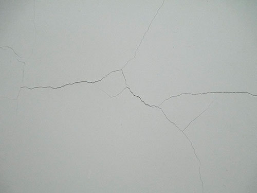 墙面出现裂缝有哪些有效的处理方法？