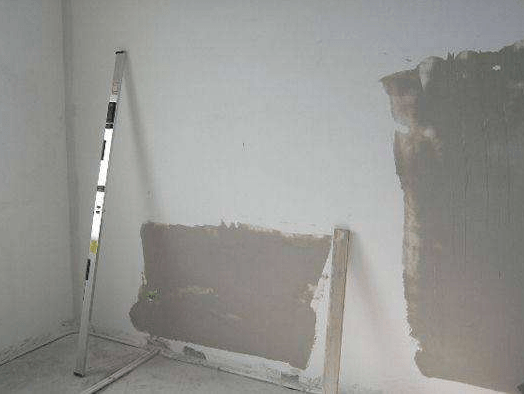 墙面刮腻子施工操作要点有哪些？