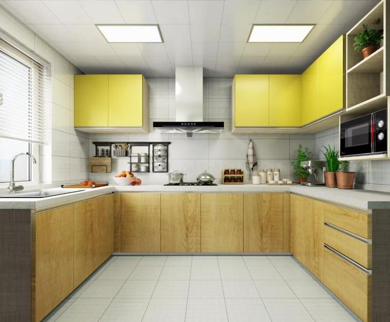 厨房-U形橱柜，原木色和明黄色交相呼应，再加上一些盆栽的点缀，让空间远离沉闷，下厨也能有好心情。.jpg
