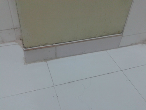 卫生间瓷砖漏水