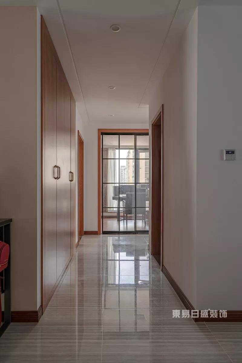 走廊-你家走廊有内嵌式收纳柜吗，打造一个安逸平整的空间，没有一点多余，合理布局至关重要.jpg
